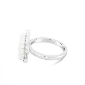 hestia-jewels_HMPRWG001_modern-pearl-diamond-bar-ring-side
