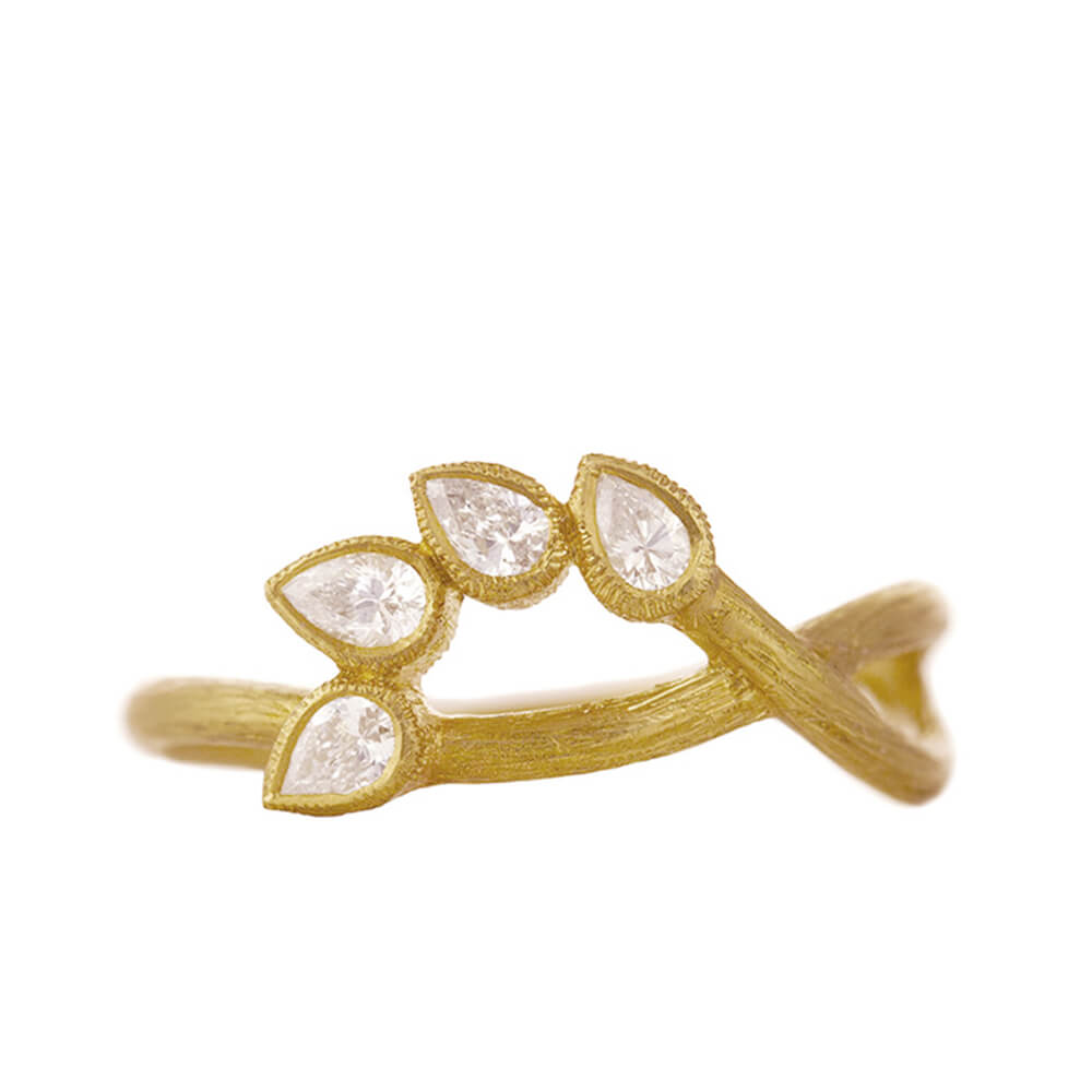 laurie-kaiser_LK5308_white-pear-diamond-ring-in-yellow-gold