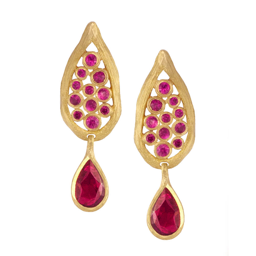 laurie-kaiser_LK5405_rubies-earrings-in-yellow-gold