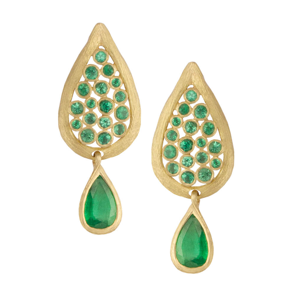 laurie-kaiser_LK5414_emeralds-earrings-in-yellow-gold