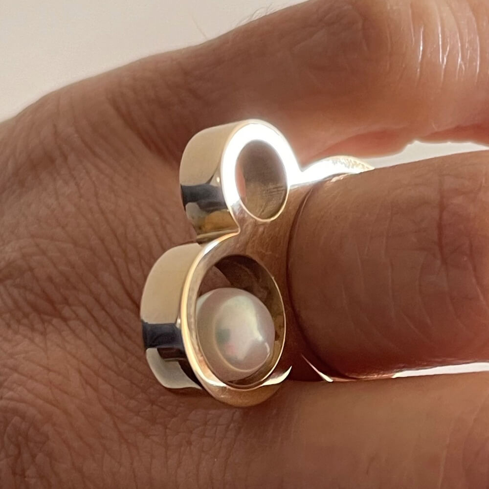 emanuela-duca_EDL1R_bronze-and-freshwater-pearl-ring_model