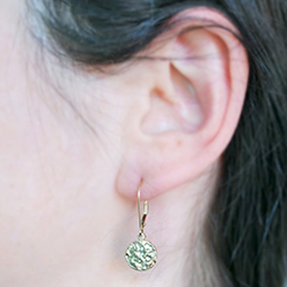 anouk-jewelry_AJER003_glow-earrings_model