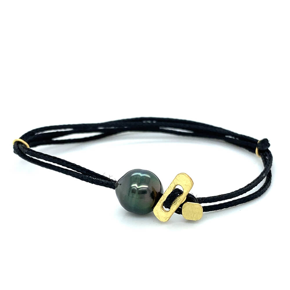lene-vibe_B-090-adjustable_18k-yellow-gold-tahitian-pearl-nylon-cord-bracelet
