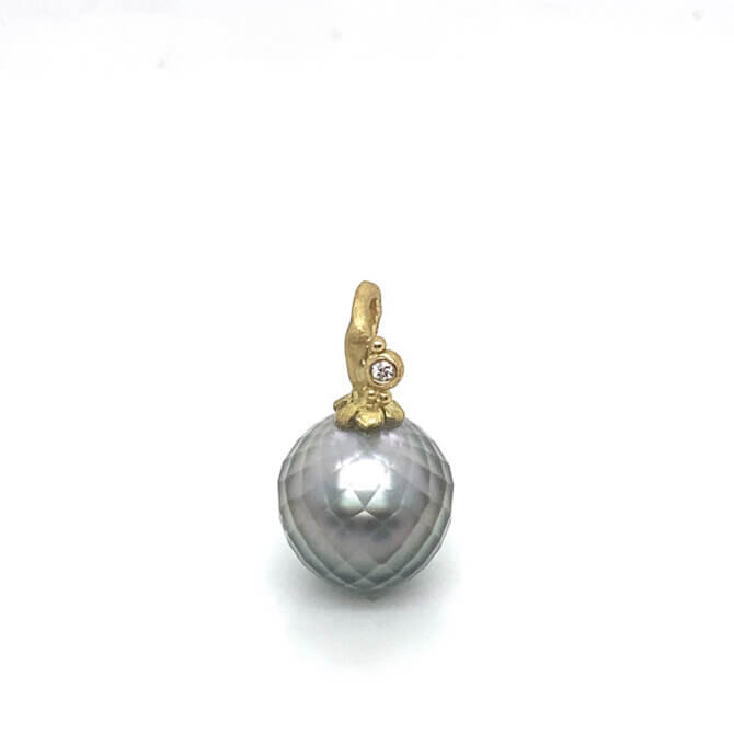 18K Carved Akoya Pearl Pendant w/ Diamond