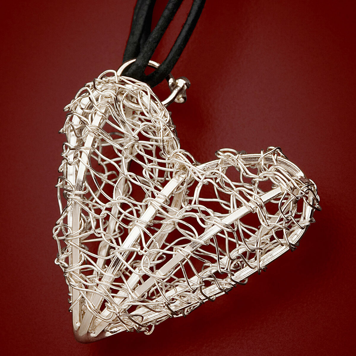 randi-chervitz_RCN0501_crocheted-silver-heart-necklace_v2