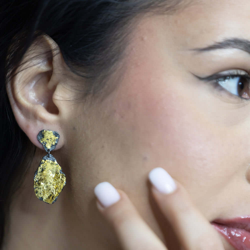 emanuela-duca_ED233E_sunshine-gold-leaf-earrings_model