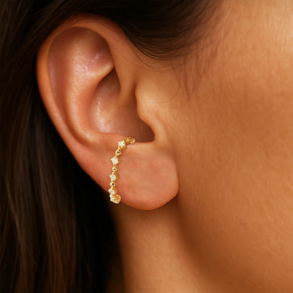 reign-los-angeles_RLA-VAGEC-0225_vajra-diamond-grand-ear-cuff_model