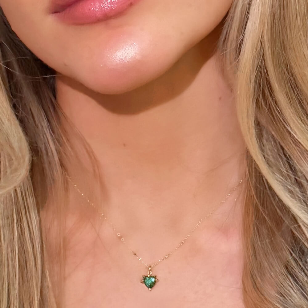 reign-los-angeles_RLA-VIGN-0161-GL_virasat-emerald-heart-necklace_model