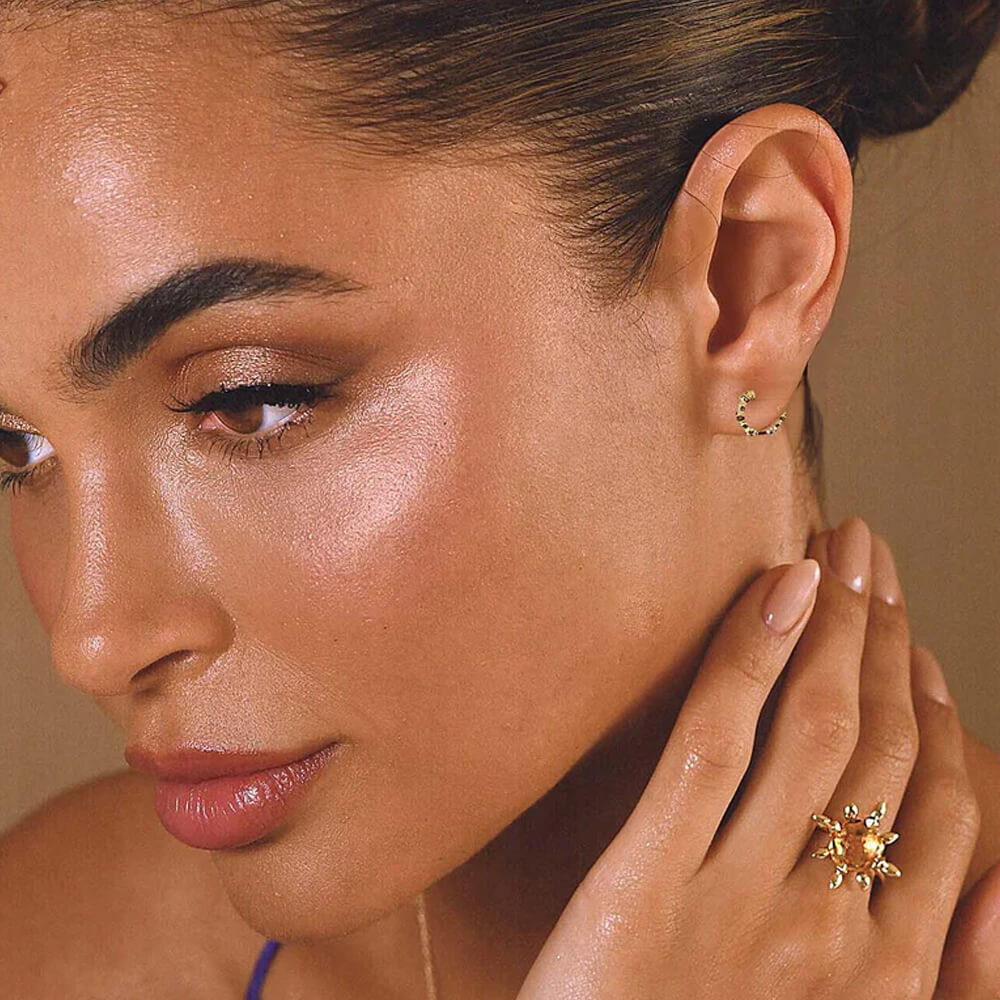 reign-los-angeles_model-earring-ring