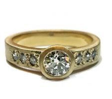 Using the client’s family diamond, Dyanne Belle created this lovely engagement in 14k yellow gold.